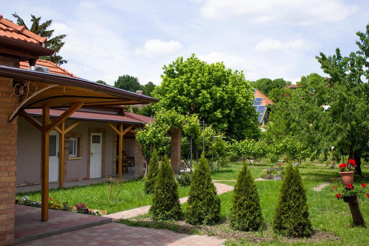 Ilona Apartman Gyula Exterior photo