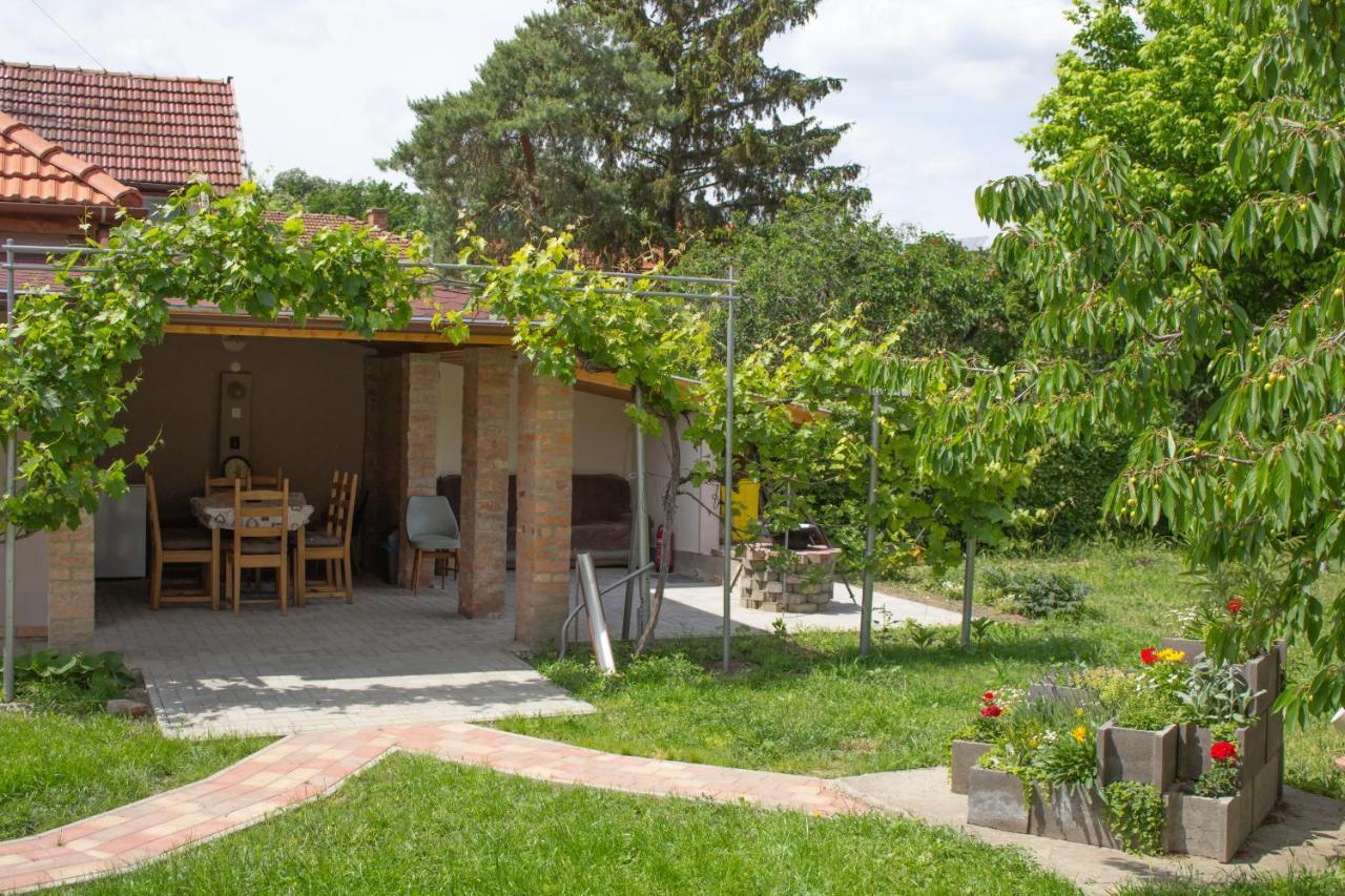 Ilona Apartman Gyula Exterior photo