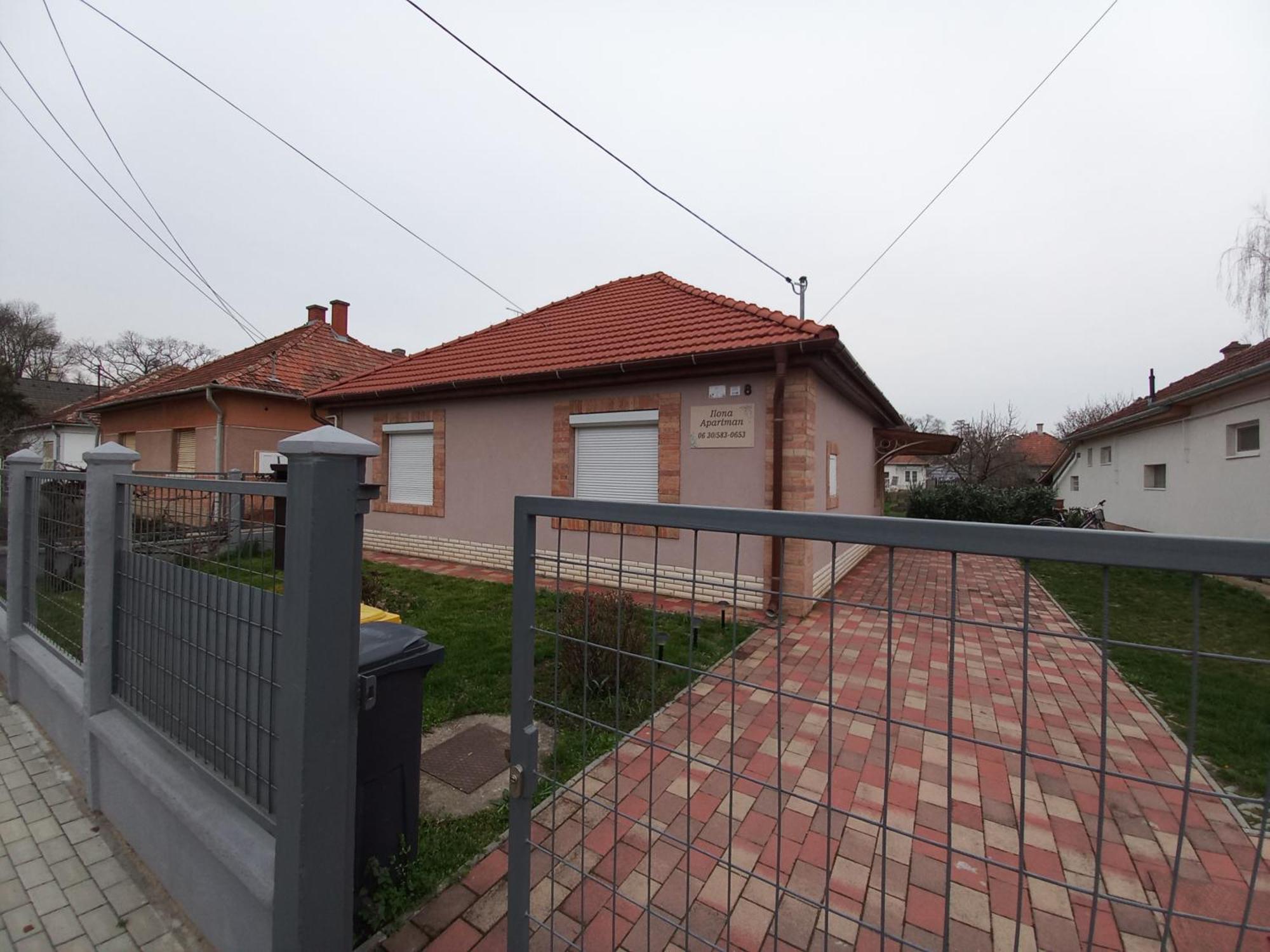 Ilona Apartman Gyula Exterior photo