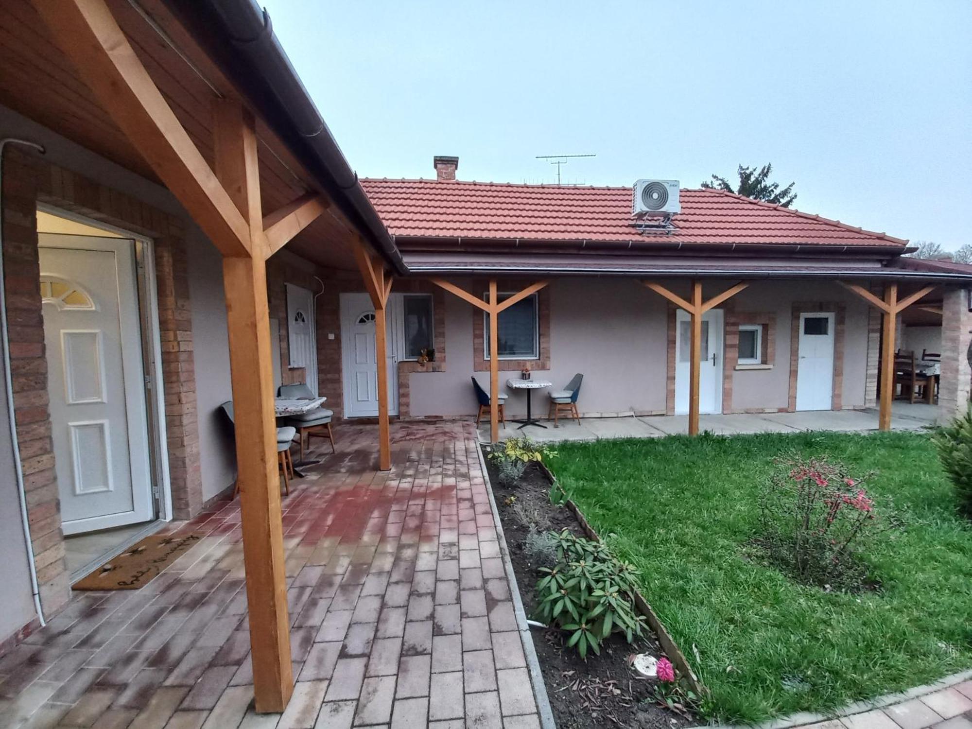 Ilona Apartman Gyula Exterior photo