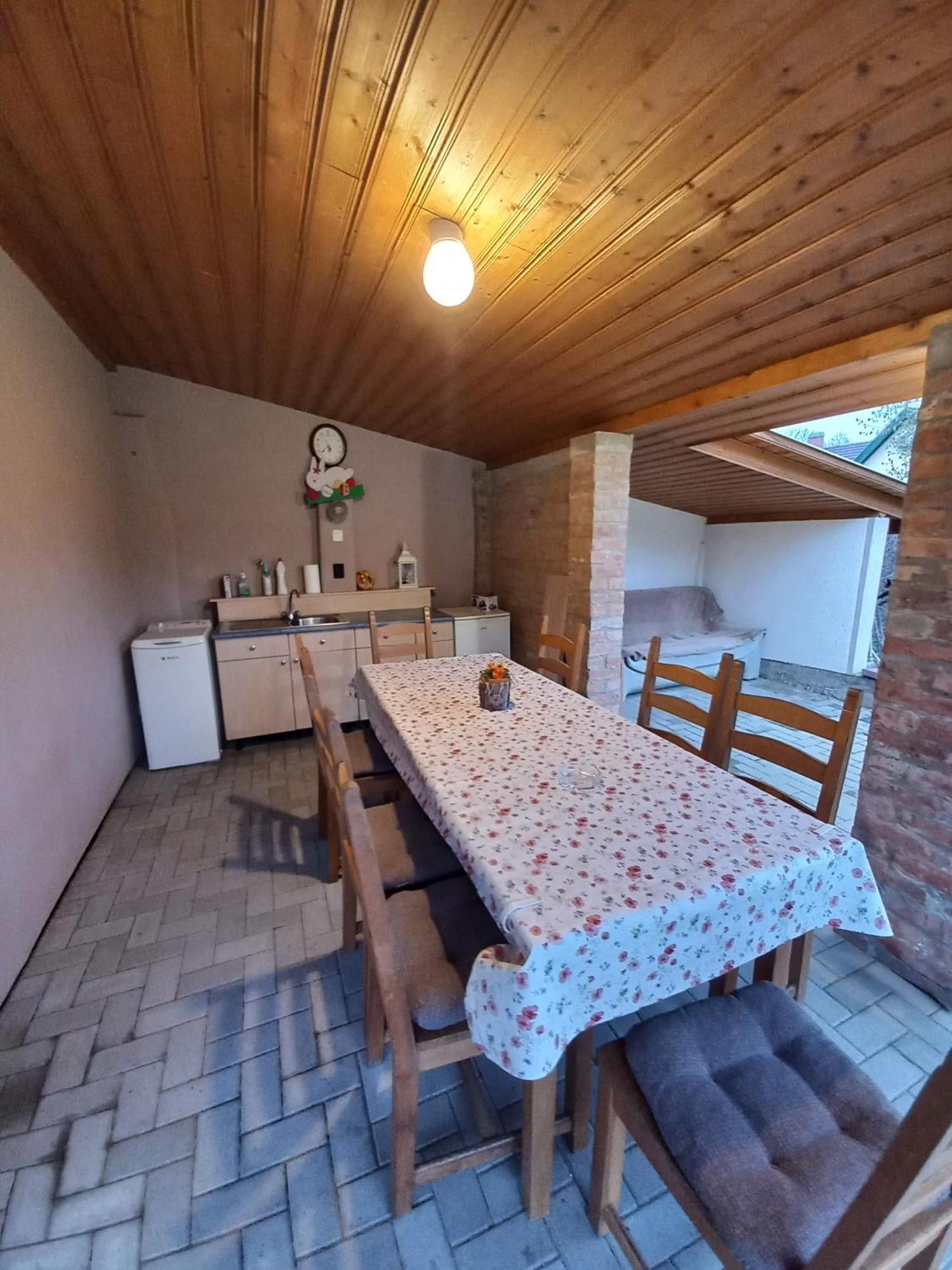 Ilona Apartman Gyula Exterior photo